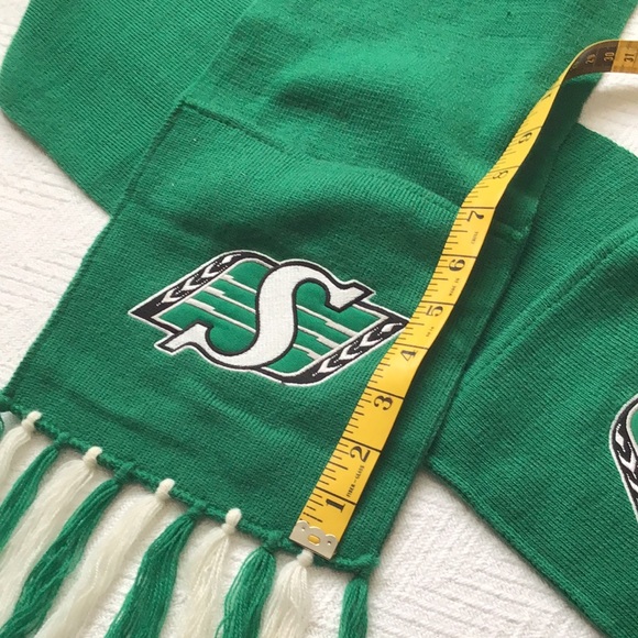Vintage Saskatchewan Roughriders scarf fringed 50" long with pocket ends green - Picture 2 of 10